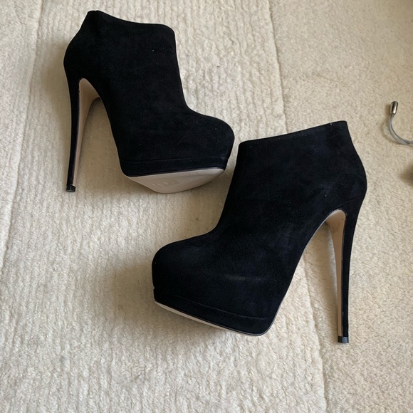 NWT Giuseppe Zanotti Black Suede Booties. Size 38 - Picture 2 of 7